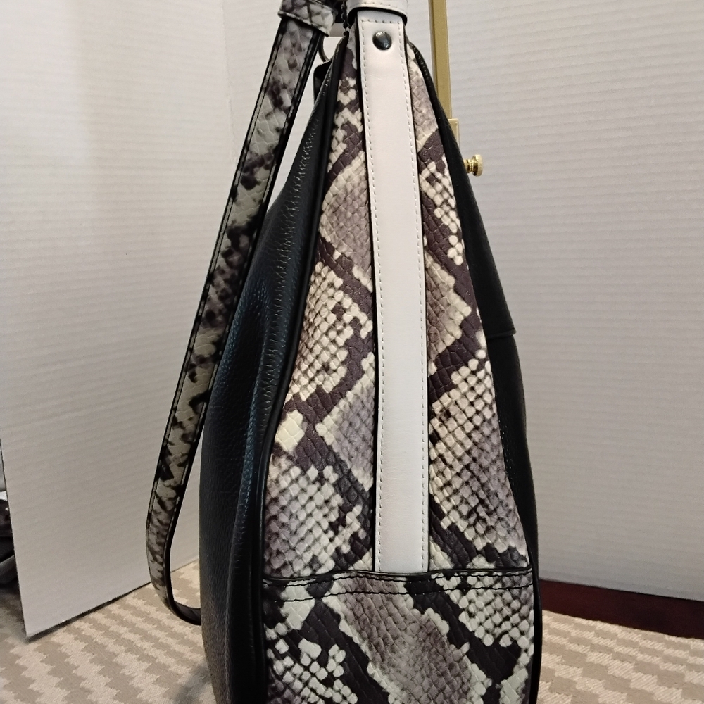 Coach Harley Hobo Black Pebbled Leather With Embossed Snake Trim - Picture 5 of 9
